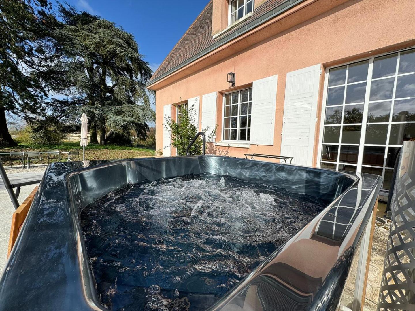 La Meslaysienne - Comfortable House, Swimming Pool Exterior photo