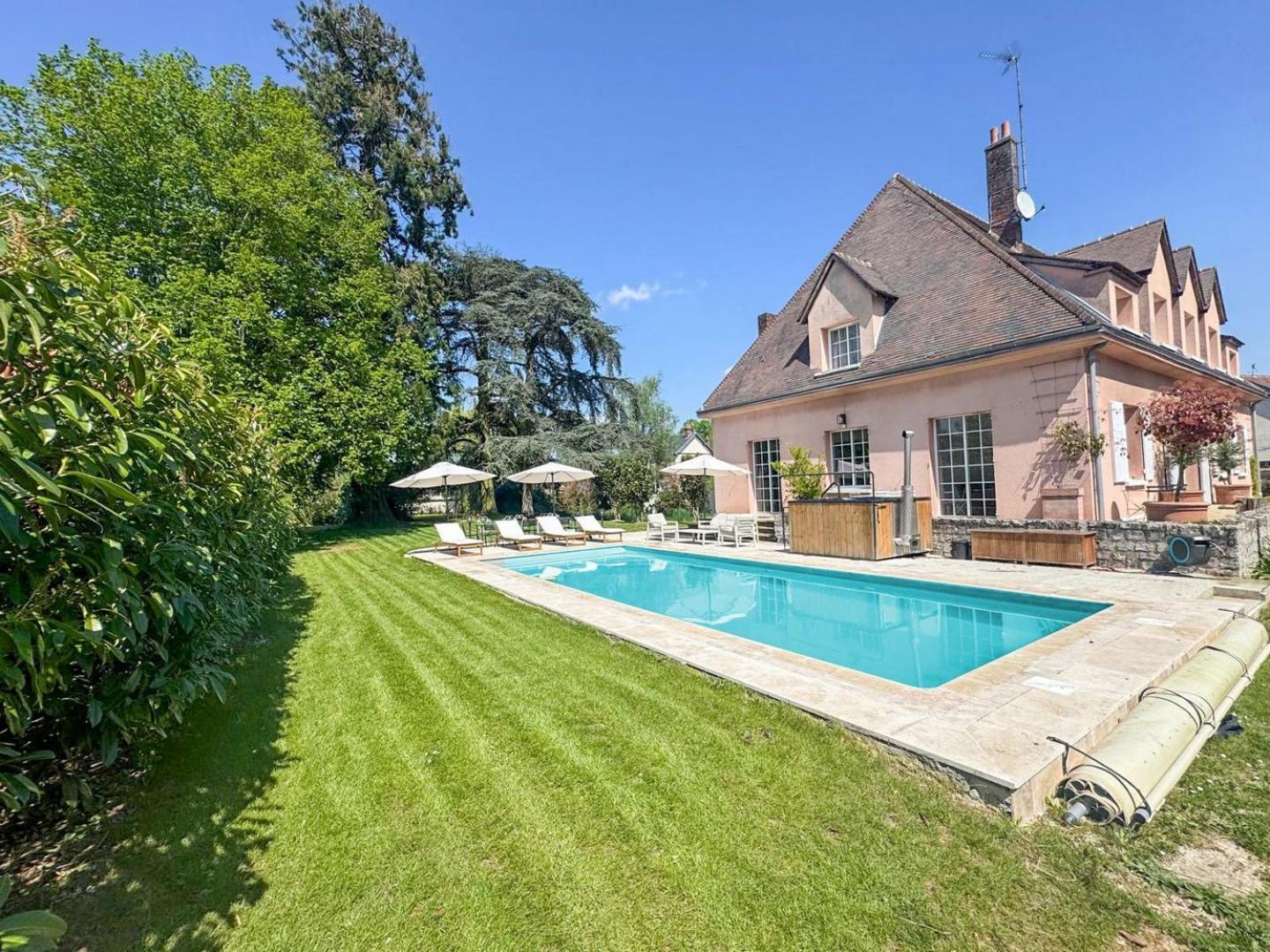 La Meslaysienne - Comfortable House, Swimming Pool Exterior photo